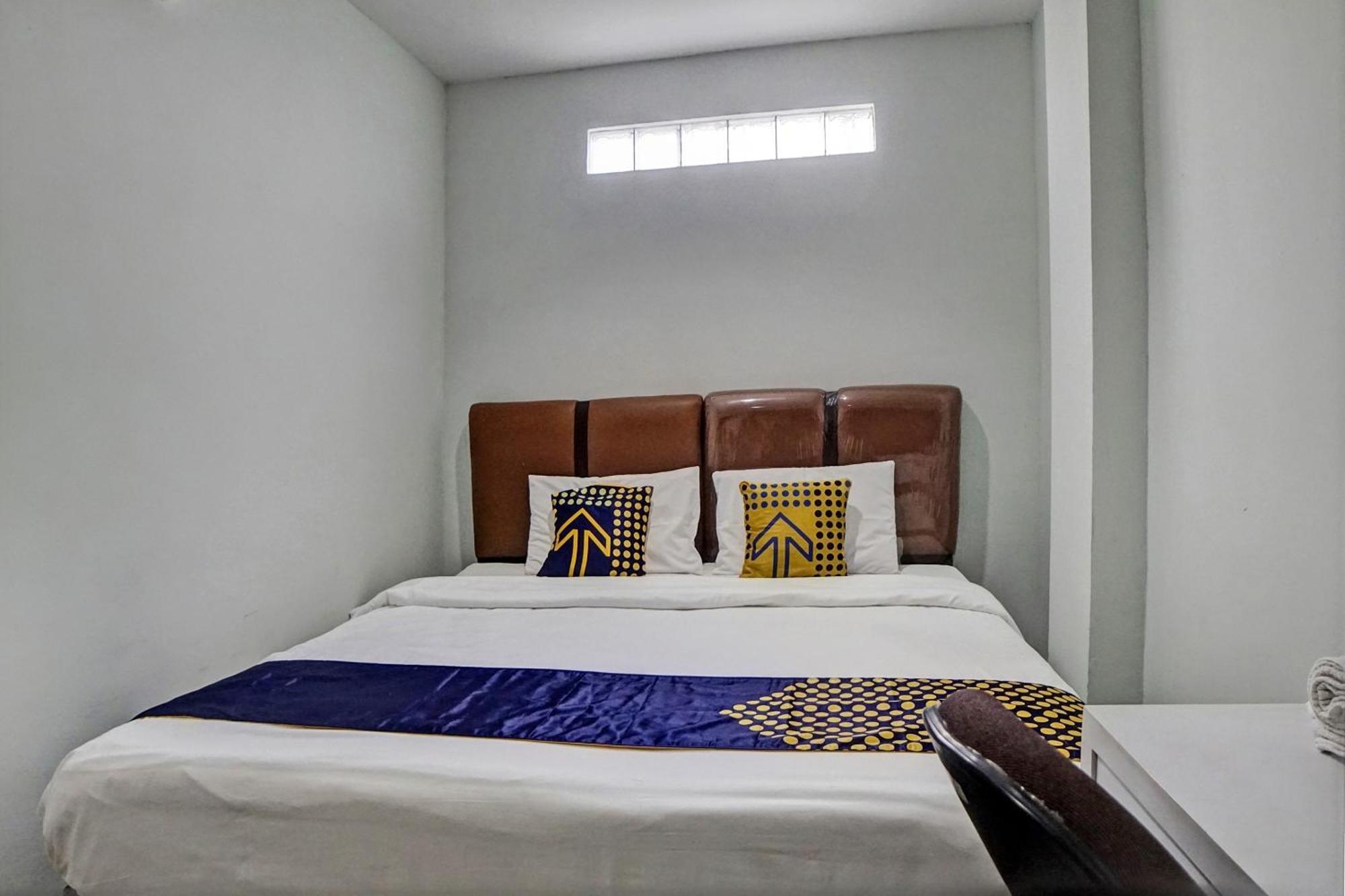 Spot On 92822 Finest House Near Amplas Bus Terminal Медан Екстериор снимка