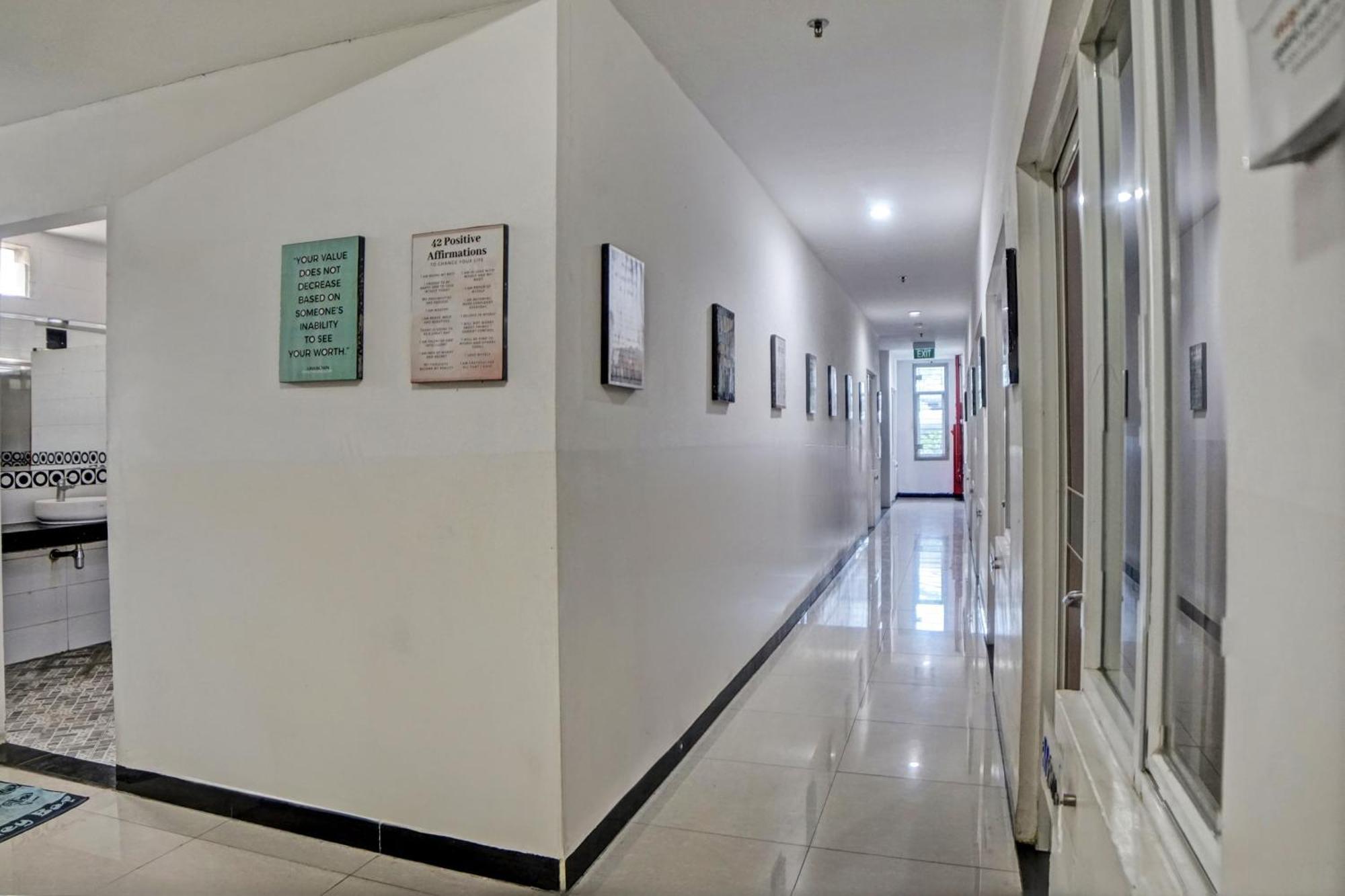 Spot On 92822 Finest House Near Amplas Bus Terminal Медан Екстериор снимка