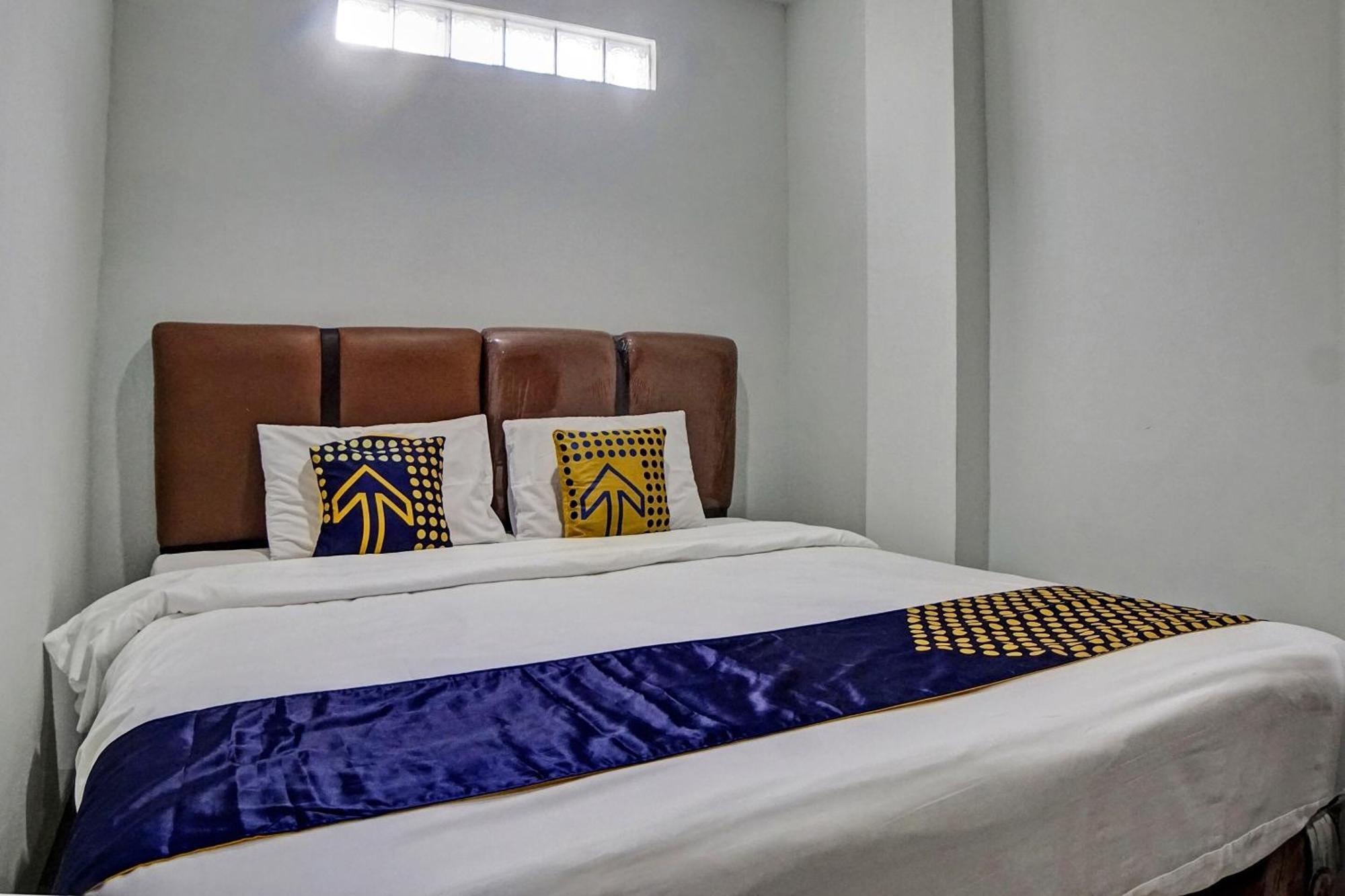 Spot On 92822 Finest House Near Amplas Bus Terminal Медан Екстериор снимка
