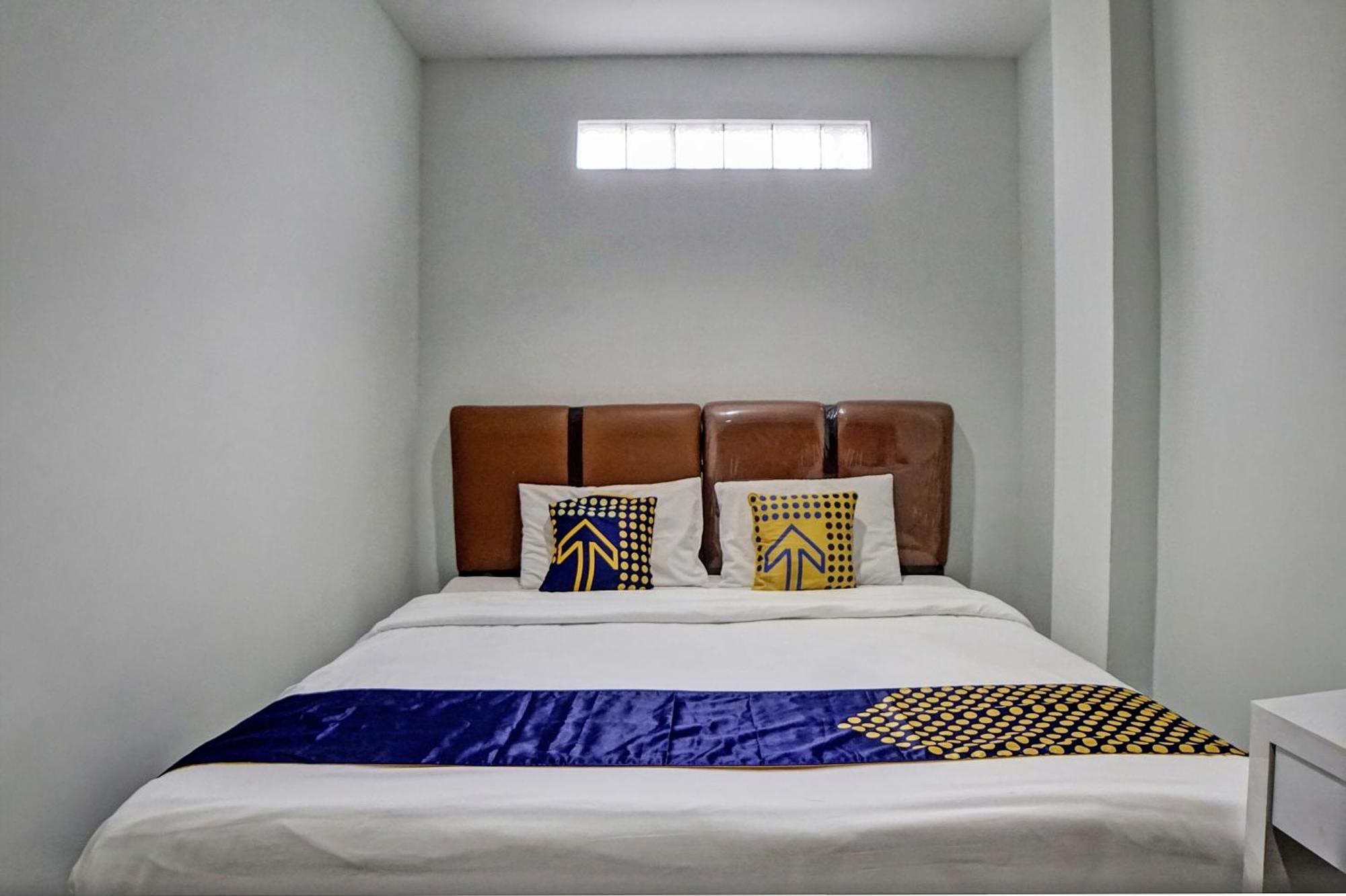 Spot On 92822 Finest House Near Amplas Bus Terminal Медан Екстериор снимка