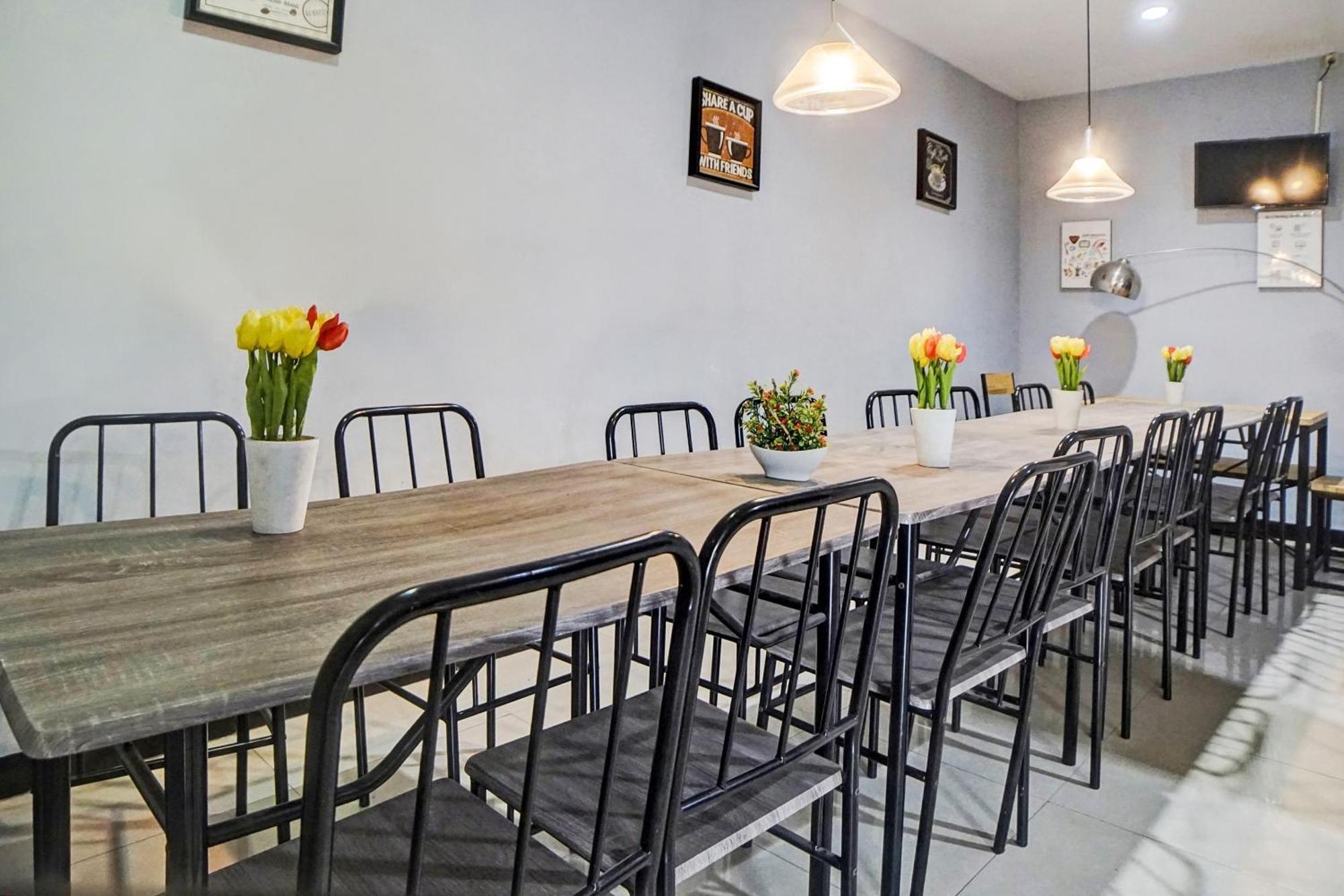 Spot On 92822 Finest House Near Amplas Bus Terminal Медан Екстериор снимка