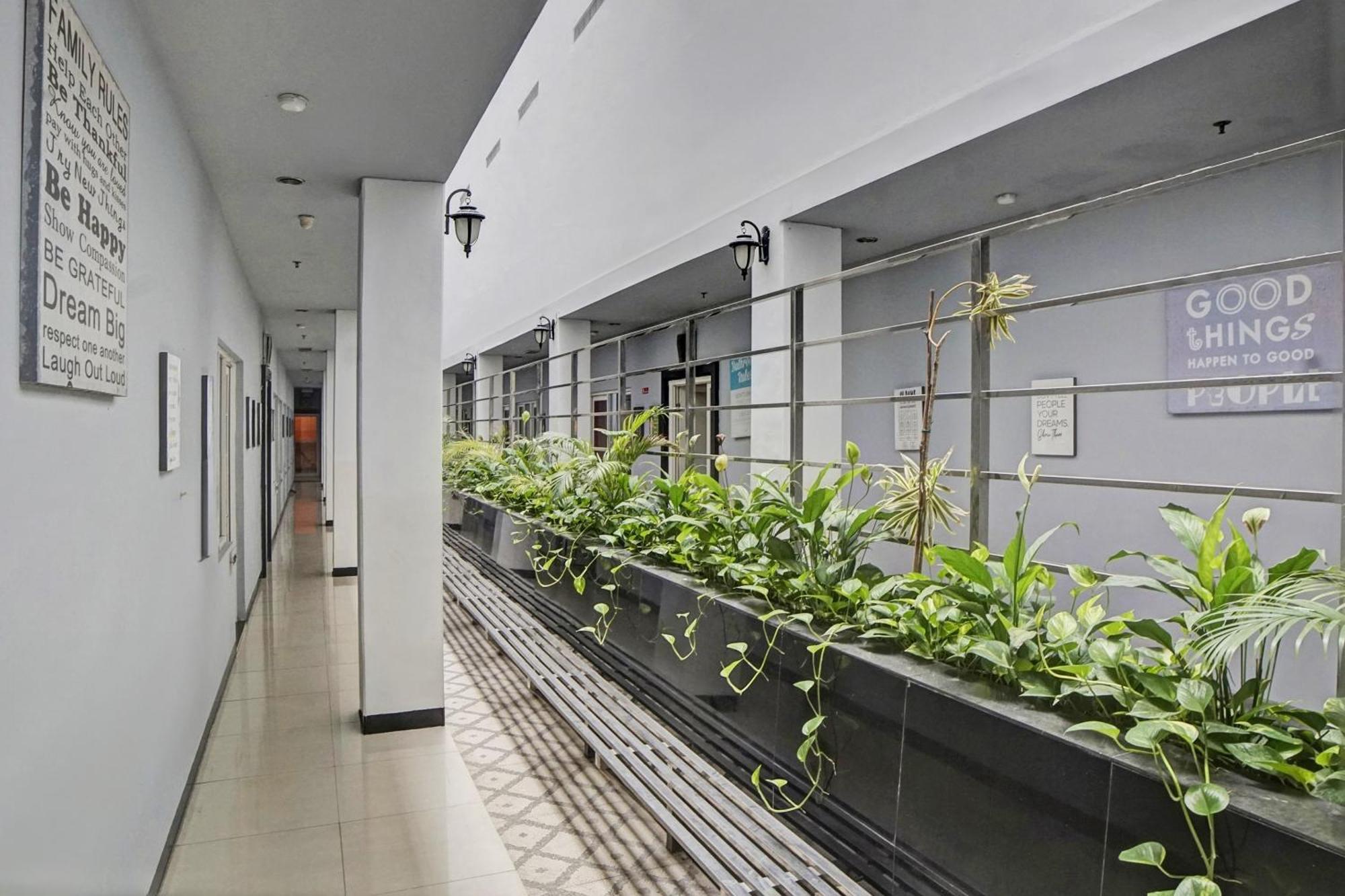 Spot On 92822 Finest House Near Amplas Bus Terminal Медан Екстериор снимка