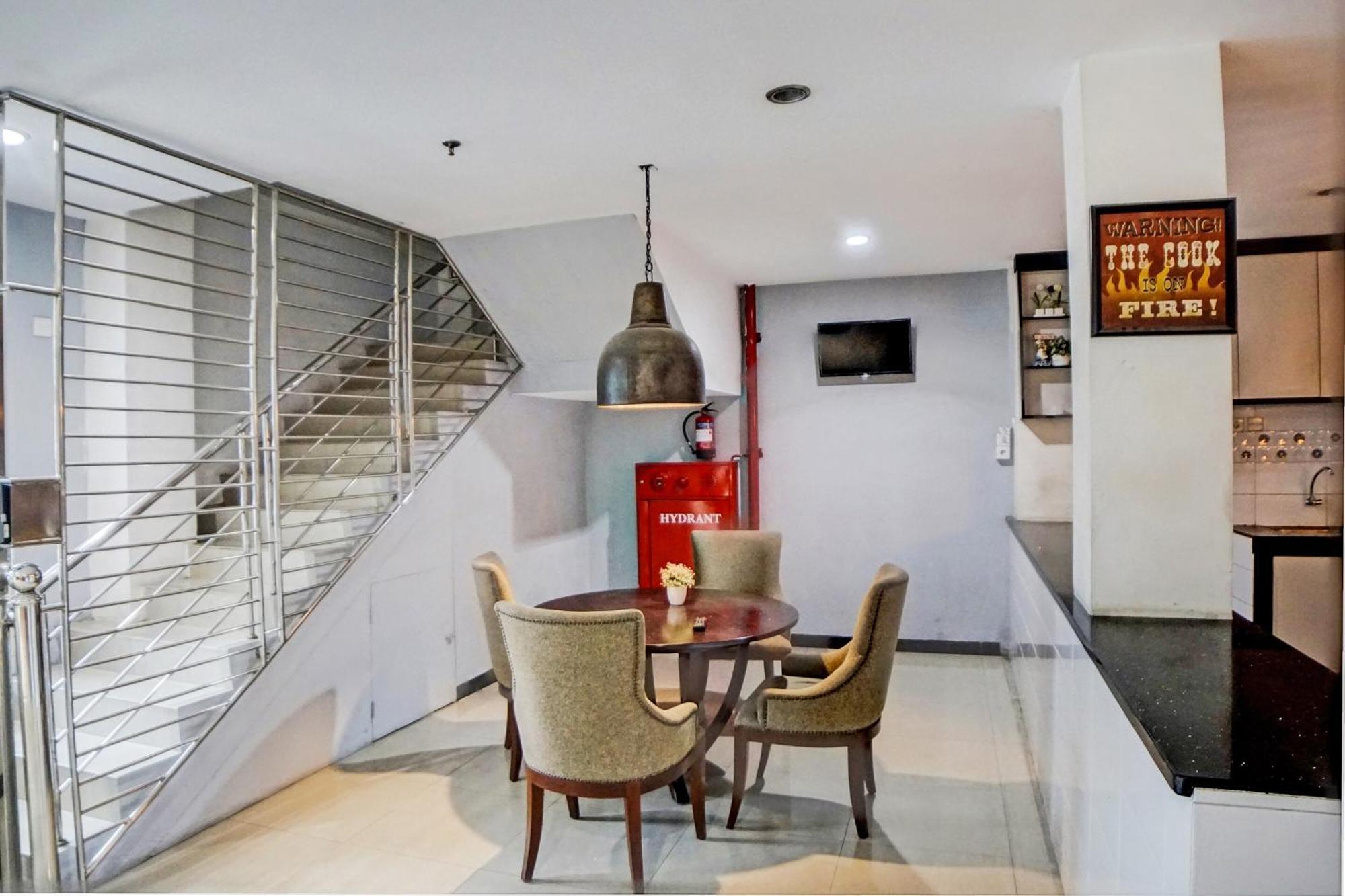 Spot On 92822 Finest House Near Amplas Bus Terminal Медан Екстериор снимка