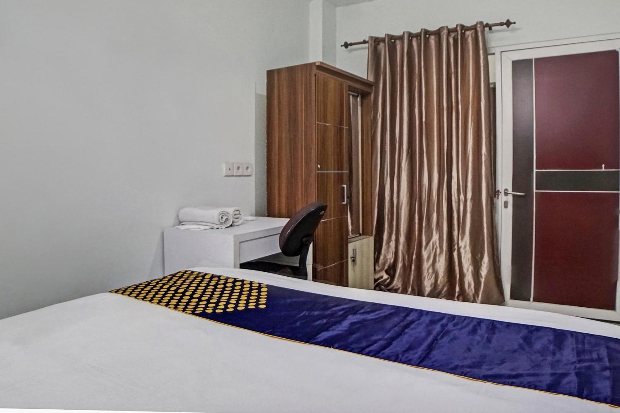 Spot On 92822 Finest House Near Amplas Bus Terminal Медан Екстериор снимка