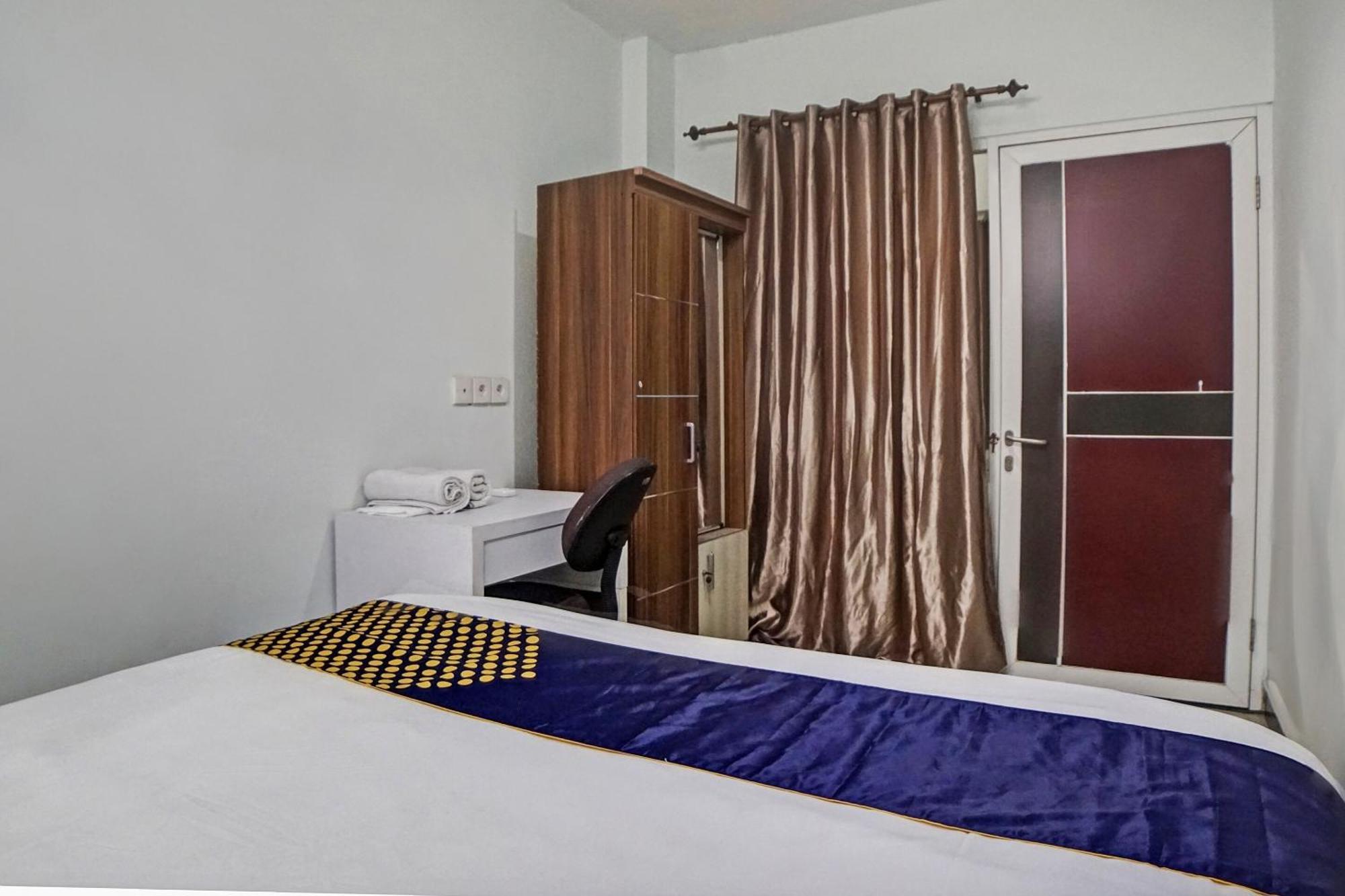 Spot On 92822 Finest House Near Amplas Bus Terminal Медан Екстериор снимка